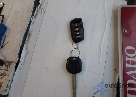 2017 Toyota Tacoma Sr z USA, uszkodzony, nr VIN 5TFRX5GN5HX075202